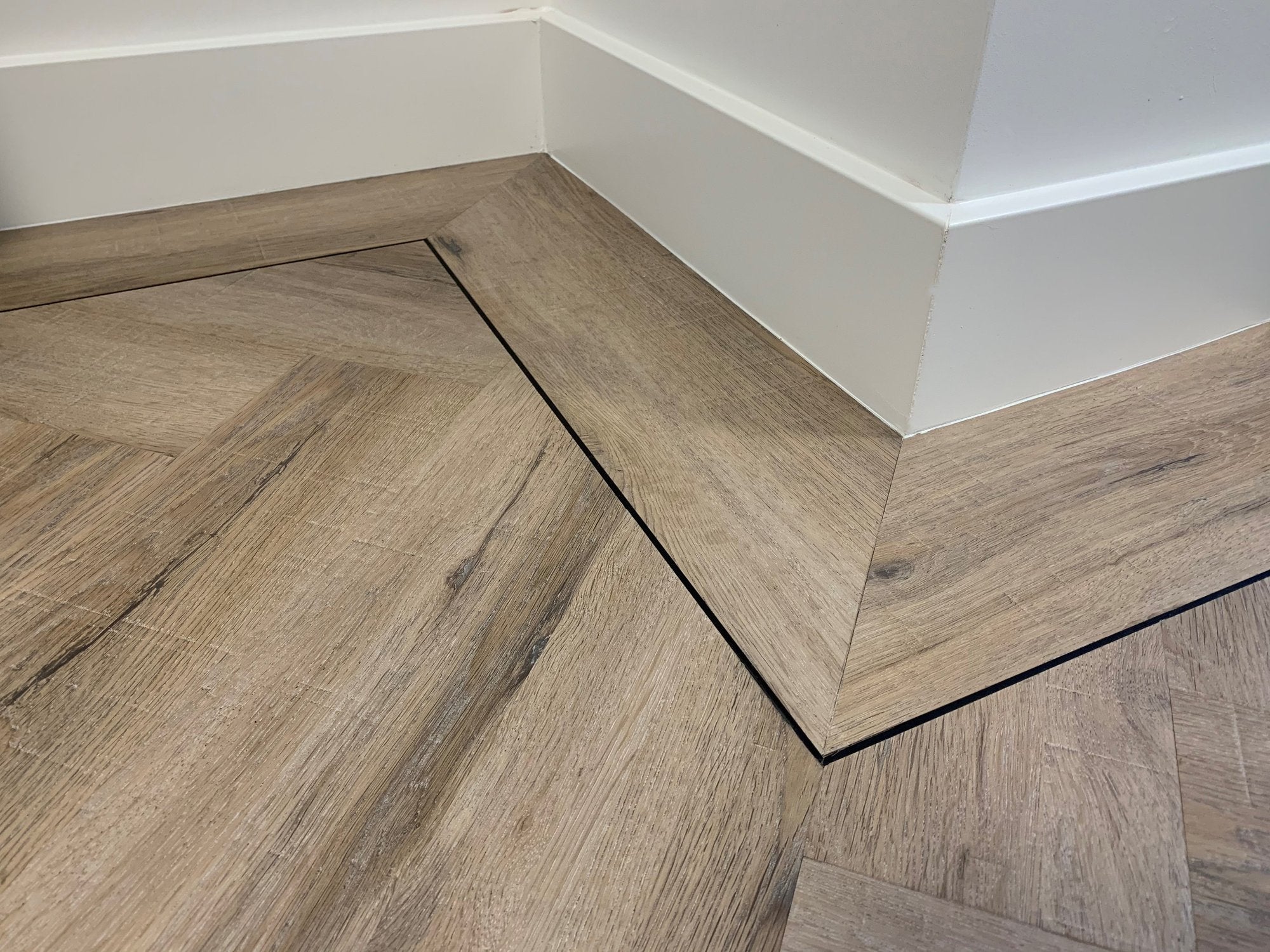 City Visgraat 4700 (dryback) Smoked Oak Light